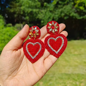 Boucles d'oreilles en perles de rocaille multicolores de style bohème pour femmes, bijoux de fête à déclaration moyenne en forme de papillon à la mode pour les mariages - Product Image 1