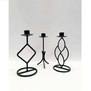 Bougeoir Bougeoir en métal pour l'éclairage et la décoration de la maison Ensemble Bougeoir décoratif élégant finition antique - Product Image 1