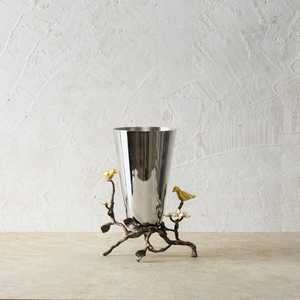 Vase à fleurs de table en acier brossé moderne de luxe avec des détails floraux en or antique - Product Image 1