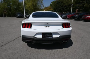 Coupé sport GT Premium 2024 haute performance, 2 portes, 5L V-8, propulsion arrière, pour les voyages de luxe sur route - Product Image 2