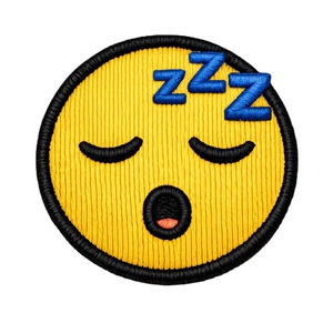 Parche Bordado de Cara Sonriente Durmiente con Ojos Cerrados y Patrón de Bordado a Máquina Zzz, Paquete de 100 Piezas - Product Image 1