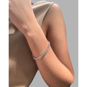 Bracelet tennis de luxe en or blanc massif 14 carats avec diamants de laboratoire taille émeraude 14,03 carats, 42 pierres D-F VS - Product Image 2