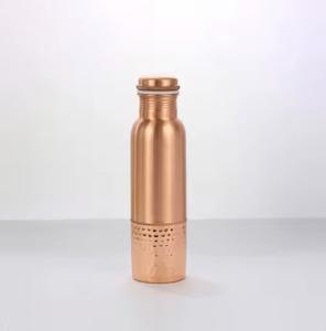 Bouteille d'eau en cuivre Design accrocheur Durable et sain Parfait pour le bureau, le sport ou les cadeaux Bouteille en cuivre - Product Image 1