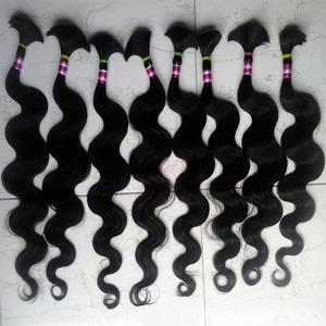 Extensions de cheveux indiens Remy ondulés en vrac, couleur naturelle, trame unique sans enchevêtrement, faisceaux de cheveux humains ondulés bruts pour le tissage - Product Image 1