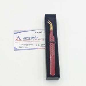 Vente en gros pince à épiler professionnelle de type courbe en J Extensions de cils à poignée diamantée en acier inoxydable à pointe dorée marron durable - Product Image 1