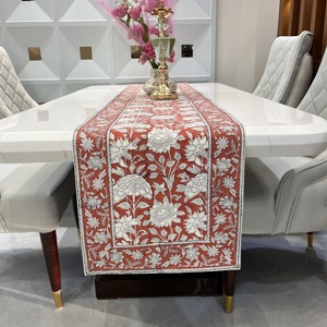 Camino de Mesa de Tela de Algodón 100% Hecho a Mano con Estampado Floral de Poinciana Roja, Tamaño Personalizado, para Bodas, Eventos, Hoteles y Fiestas - Product Image 1