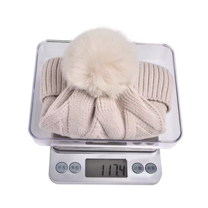 Bonnet en tricot avec logo en cuir personnalisé, bonnet d'hiver de haute qualité, en peluche et épaissi, logo, bonnets en tricot d'hiver - Product Image 2