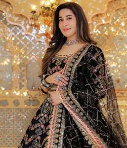 Lehenga Choli de Terciopelo Bordado de Fabzone, Hermoso Diseño para Bodas, Fiestas y Uso Casual en Todas las Temporadas - Product Image 6