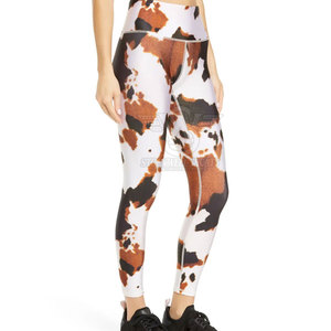 Leggings de Cintura Media para Mujer, Personalizables, de Alta Calidad, Sublimados, Elásticos, Ecológicos y de Secado Rápido para Venta en Línea - Product Image 4