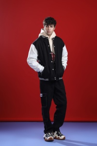 แจ็คเก็ตเบสบอลแบบ Varsity สำหรับผู้ชาย ลายปักตัวอักษรดีไซน์ขายดี สไตล์สตรีทแวร์  แจ็คเก็ต Letterman แบบสั่งทำได้ - Product Image 2