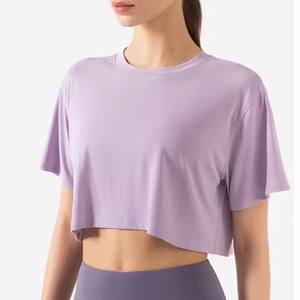 T-shirts Crop Top pour femmes Couleur personnalisée Collection d'été en gros Conception sans col avec manches courtes - Product Image 1