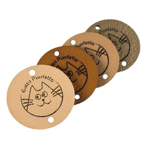 ป้ายเสื้อผ้า ป้ายหนังสำหรับเสื้อสเวตเตอร์ ป้ายหนังนูน ป้ายถักโครเชต์ ป้ายสั่งทำโลโก้ - Product Image 1