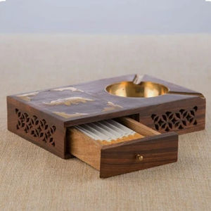 Cenicero de madera personalizado con capa interior de acero para el almacenamiento de cenizas y con diseños grabados llenos de MOP proporcionado por HHO - Product Image 6