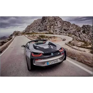 Impresión en lienzo de Fida Silver BMW i8 Roadster en una curva de montaña - Product Image 6