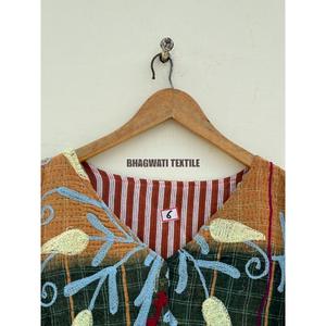 Veste d'hiver matelassée en coton unisexe Taille XL Broderie indienne Suzani Respirant Kantha Raw Edge Short Length Fall Coat - Product Image 6