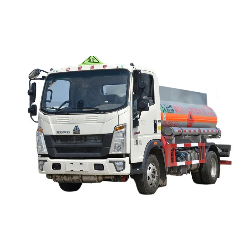 Usato Sinotruk HOWO 130HP petroliera 4*2 serbatoio carburante carburante autocisterna olio rifornimento camion per la vendita