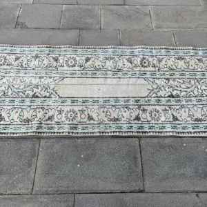 Alfombra Turca Vintage de Lana, 2.3x8.4 pies, Gris Azul Degradado - Product Image 3