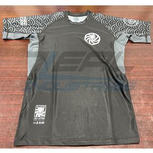 MMA เสื้อแรชการ์ดพิมพ์ซับลิเมชันกำหนดเอง240ป้องกันอัลทวอยเลต์ GSM การบีบอัดการต่อสู้แบบผดผื่น BJJ ผลิตในปากีสถาน - Product Image 1