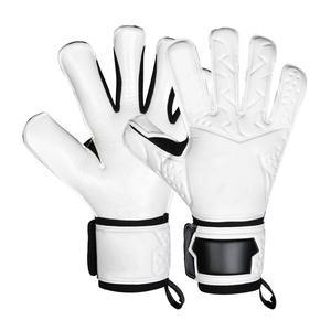ถุงมือผู้รักษาประตูหนังคุณภาพสูงสำหรับผู้ใหญ่ สวมใส่สบาย เหมาะสำหรับการฝึกซ้อม ผลิตจากโรงงานในราคาถูก บริการ OEM - Product Image 1