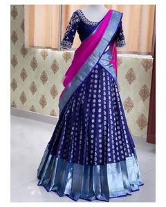 Lehengas de luxe en soie Bollywood Kanjivaram Zari avec chemisiers Festive & Party Wear pour l'été par Fashionharbour - Product Image 3