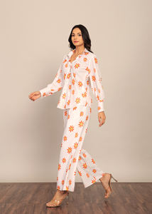 Fionna Georgette Dress & Co-ord Set para mujer, estampado floral multicolor, ajuste relajado, camisa blanca y pantalón, método de tejido - Product Image 4