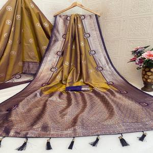 Sari de Seda Suave Banarasi VASTRA COTTAGE Kanchipuram con Pallu en Contraste, Sari de Seda Premium para Fiestas y Bodas - Product Image 3