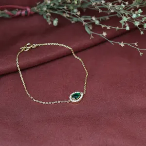 Bracelet classique en or plaqué avec émeraude taille poire pour femme, pour mariage, fête ou cadeau, bijoux fins, bracelets à breloques - Product Image 1