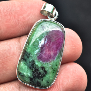 Encantadora joyería de plata de ley 925, colgante de zoisita de rubí en bruto, colgante hecho a mano de piedras preciosas a la venta al mejor precio - Product Image 4