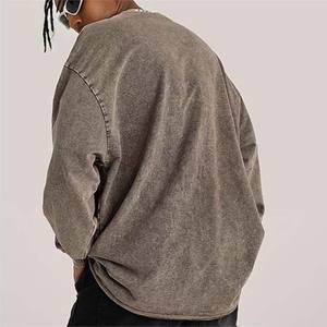 Sweat-shirts à col rond épais brodés de haute qualité personnalisés, lavés à l'acide, avec un design délavé au soleil pour hommes - Product Image 4