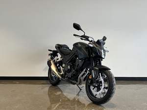 Disponible dès maintenant : Nouvelles motos CB500F (ABS) 2025 en stock - Product Image 2