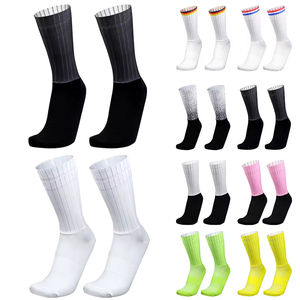Chaussettes de sport en tricot personnalisées OEM pour hommes et jeunes, antidérapantes, avec bande en silicone blanche, pour vélo et course à pied - Product Image 6