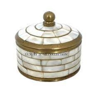 Atractiva caja de dulces con base de madera con intrincado acabado de alta calidad para las necesidades de regalos de almacenamiento de dulces de lujo - Product Image 1