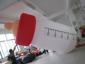 Botella de Leche Holandesa Inflable para Eventos Publicitarios - Product Image 1