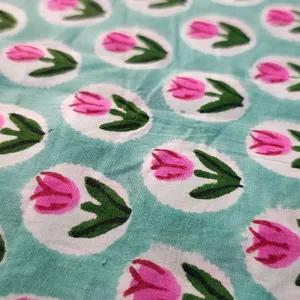 Tissu en coton imprimé à la main Sanganeri, bleu clair à motifs floraux, écologique, pour la décoration intérieure et la tapisserie - Product Image 2