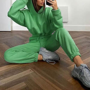 Conjunto de Sudadera Corta con Capucha y Pantalones Deportivos de Punto Estampado de Invierno de Primera Calidad para Mujer, 100% Algodón Transpirable con Patrón de Letras - Product Image 2