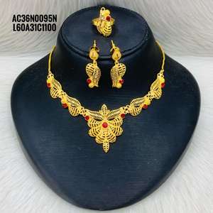 ชุดสร้อยคอทองเหลืองชุบทองดีไซน์ใหม่ชุดกล่องลายดอกไม้สำหรับเป็นของขวัญงานแต่งงาน - Product Image 1