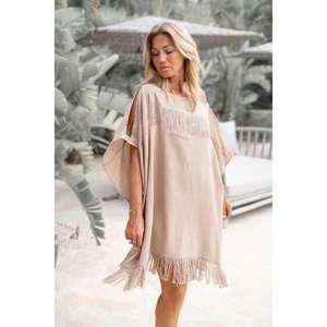 Robe poncho ample minimaliste, parfaite pour les femmes recherchant un confort élégant, une tenue facile et une mode intemporelle au quotidien. - Product Image 6