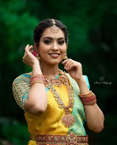 Saree Jacquard de diseñador con Rich Pallu Work Hermoso atuendo de boda completo para adultos - Product Image 5