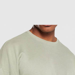 Sudadera ligera y sostenible para hombre con logotipo personalizado, conjunto de chándal de otoño con cuello redondo, traje para correr y correr - Product Image 4