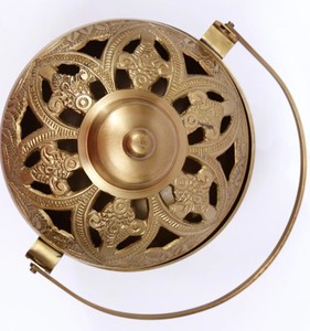 Brûleur d'encens en métal porte-encens en laiton antique de conception de renne pour la maison et l'usage décoratif religieux brûleur d'encens en laiton - Product Image 4