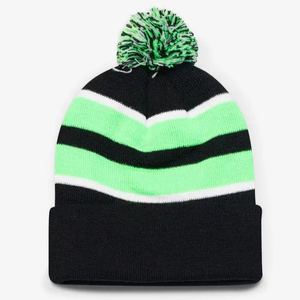 Bonnets côtelés minimalistes Profil mince Tricot doux et extensible Touche contemporaine pour vêtements de rue jacquard - Product Image 5