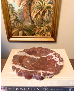 Plateau en marbre brun design avec finition élégante Utilisation polyvalente pour servir et organiser la décoration de la salle à manger et du café - Product Image 4