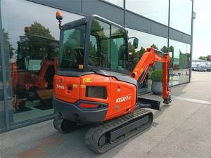 Mini-excavatrice Kubota KX027-4, 2,7 tonnes, excavatrice compacte hydraulique pour travaux de construction, d'aménagement paysager et agricoles - Product Image 4