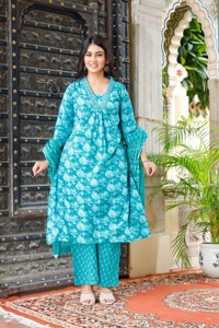 Vêtements ethniques indiens à la mode Ensemble Kurta imprimé élégant pour femmes Kurta en coton prêt à l'emploi pour une tenue décontractée aux prix de gros - Product Image 4