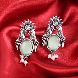 Pendientes de botón con diseño de pájaro verde menta y sol, engaste de bisel con perla de imitación, hechos de jade, ideales para regalo. - Product Image 1