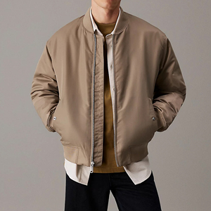 Venta al por mayor de alta calidad personalizada de los hombres Hip Hop Bomber Puffer Jacket Stand Collar Winter Collection Satin Fabric Men Bomber Jacket - Product Image 6