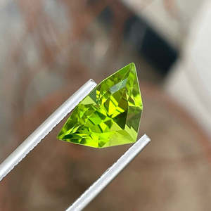 หินเพอริดอตสีเขียวธรรมชาติหินมีค่ารูปร่างแฟนซีหินแท้ - Product Image 3
