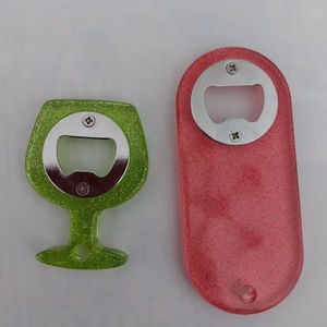 Abrebotellas de resina moderno y elegante con acabado de larga duración, ideal para cocinas contemporáneas e interiores de comedor elegantes - Product Image 1