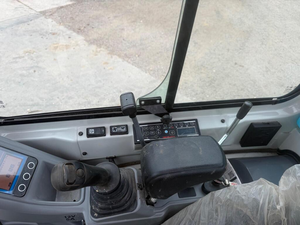 Excelente Miniexcavadora Takeuchi TB2150R con Bomba Hidráulica KYB, Motor y Bomba de Alto Momento de Carga, Cabina Silenciosa, 4 Palancas de Control Piloto - Product Image 5