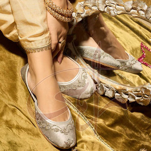 วัสดุทนทาน สวมใส่สบาย กันลื่น รองเท้าคุสซ่าผู้หญิง พื้นรองเท้าหนังคุณภาพสูง หน้าผ้าหนังเทียม ใช้ได้ทุกฤดู มีสินค้าพร้อมส่ง - Product Image 6